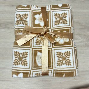 Hawaii quilt print soft plush throw blanket plumeria monstera leaf ulu NEW
